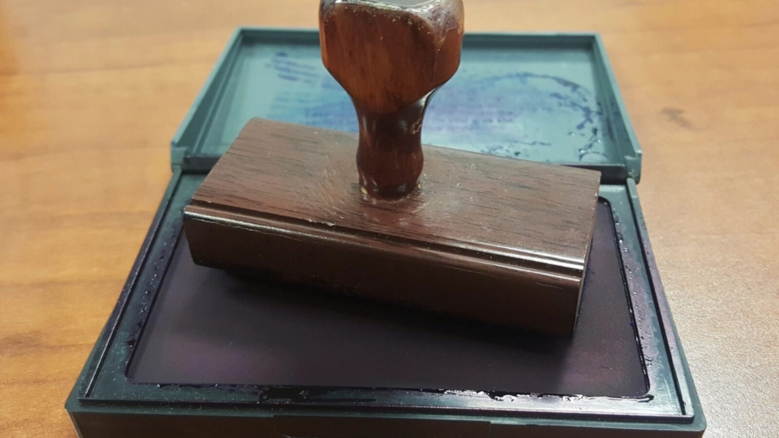 Beglaubigte Übersetzung in Österreich: wer sie ausstellen darf und was darauf stehen muss